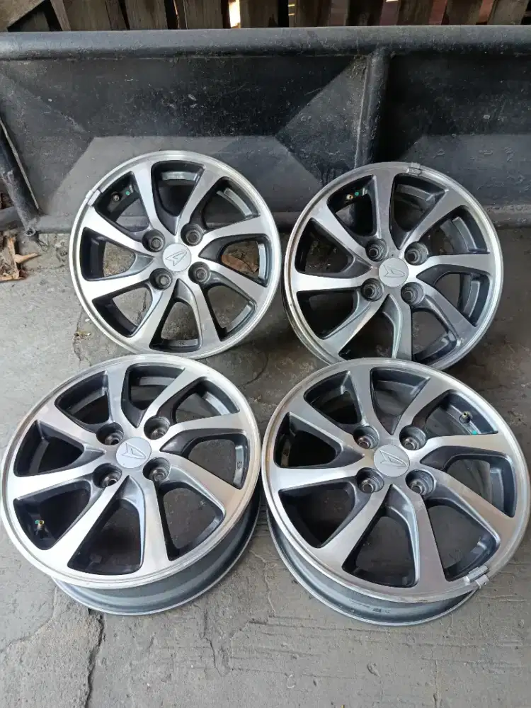 Velg Mobil Daihatsu Sigra R14 Pcd 4x100