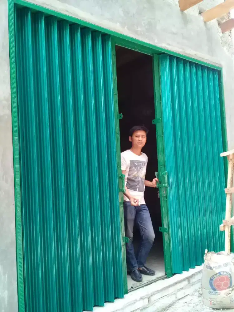 Rolling door galvanis folding gate besi