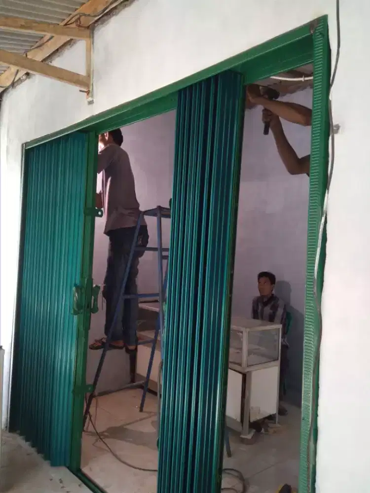 Rolling door galvanis folding gate baru
