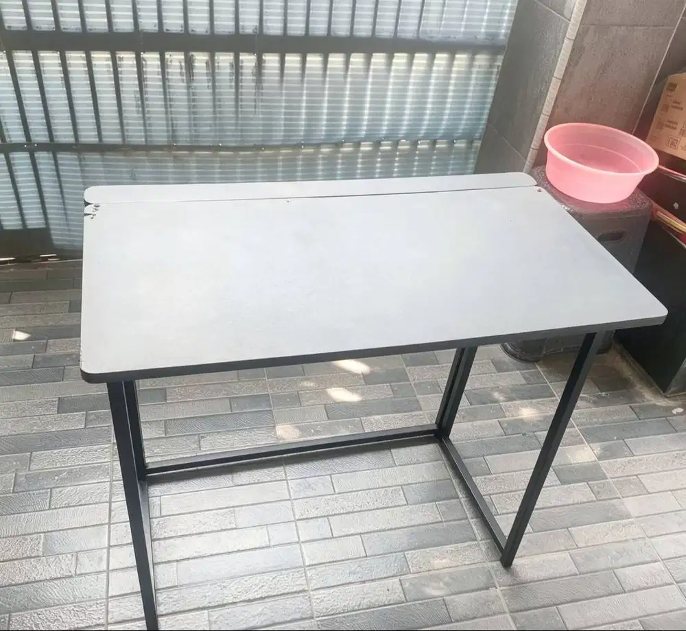 Meja Komputer Bekas