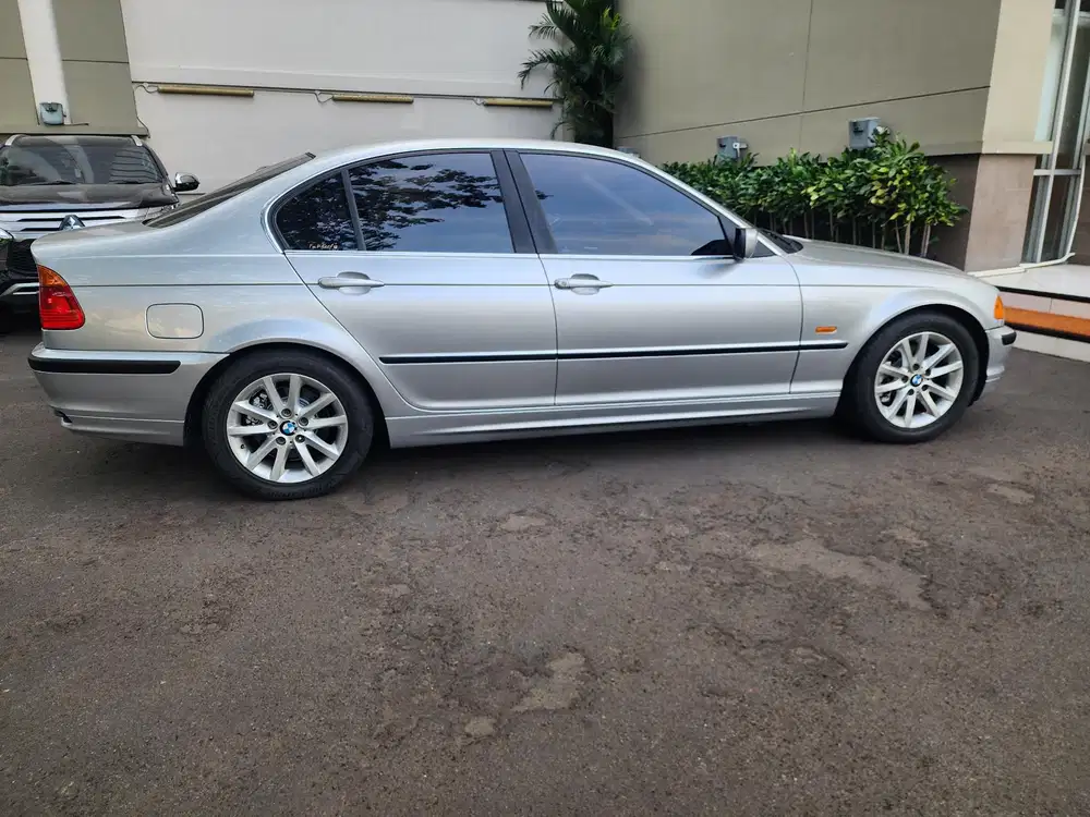 Dijual mobil BMW 325i,E46,tahun 2002,mobil terawat,antik,siap pakai
