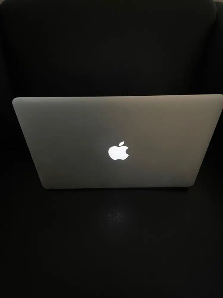 Macbook air 2017 8/128gb (cuma dipake skripsi dan monton drakor)