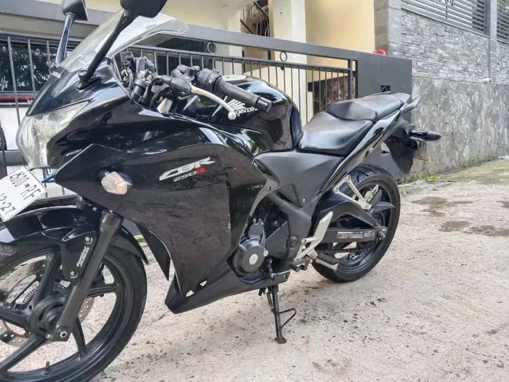 Honda CBR 250R 2012 Hitam | KM 7RB | Mesin Powerfull | Istimewa
