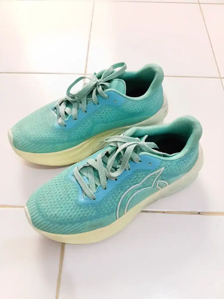 Sepatu Running SIZE 40 + dus
