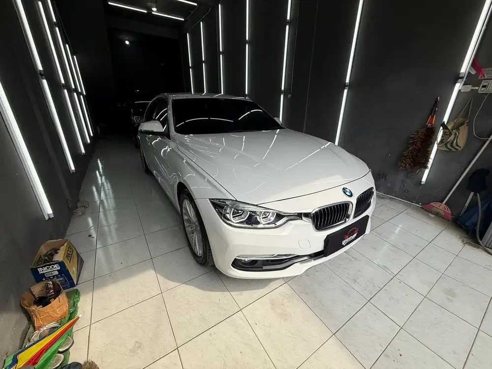 [ODO 2x.xxx] BMW 320i LUXURY A/T 2018 C200 SEDAN PREMIUM CAR