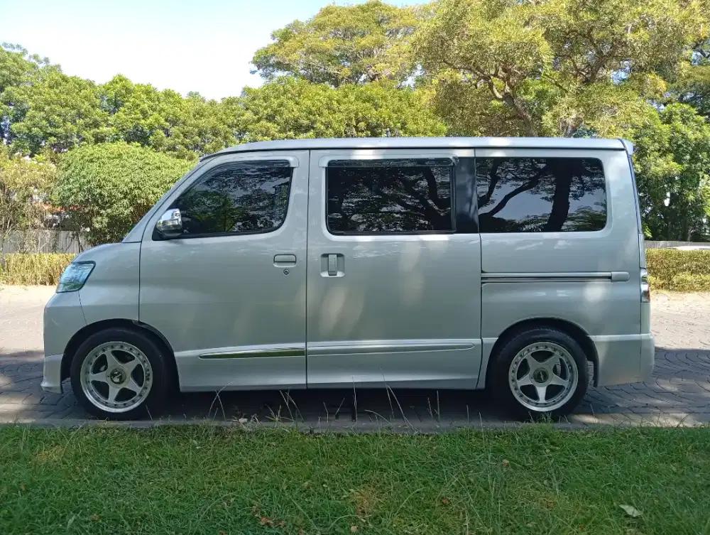 Daihatsu Luxio X manual 2018