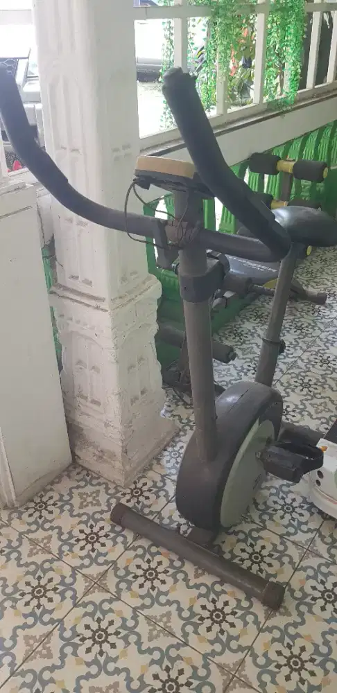 GYM SEPEDA STATIS