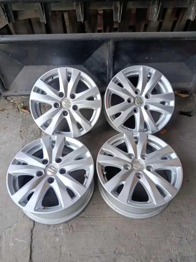Velg Mobil Suzuki Ertiga GL R15 Pcd 5x114