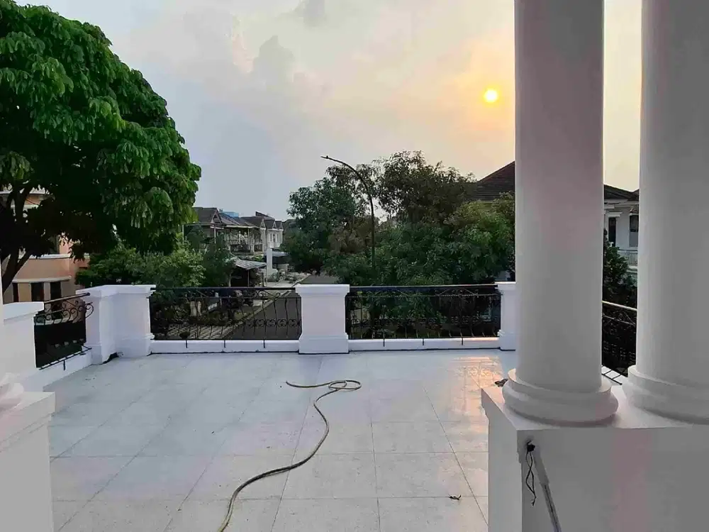 Rumah Murah 2 Lantai Renovasi Total & DAK Depan di Cluster Tengah, Dekat Mal!