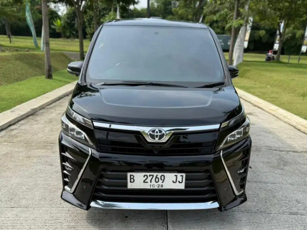 Toyota Voxy 2018