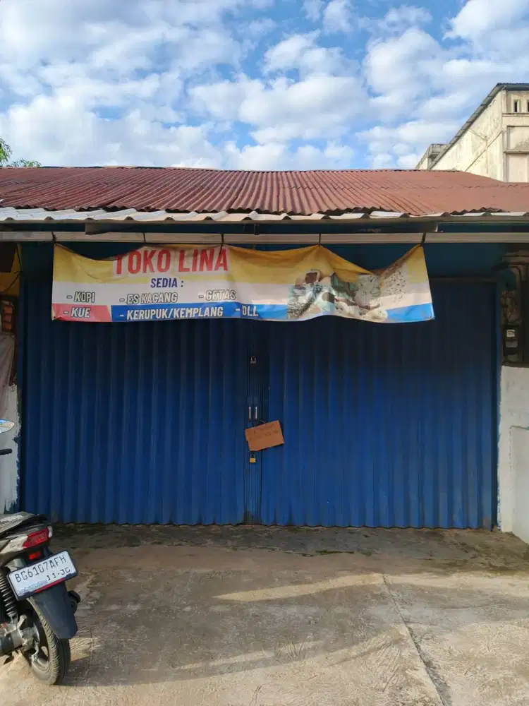 Di Overkontrak Kios di Simpang Kades, Km 11