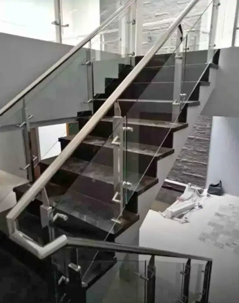 Reling tangga balkon stenlies kaca stell