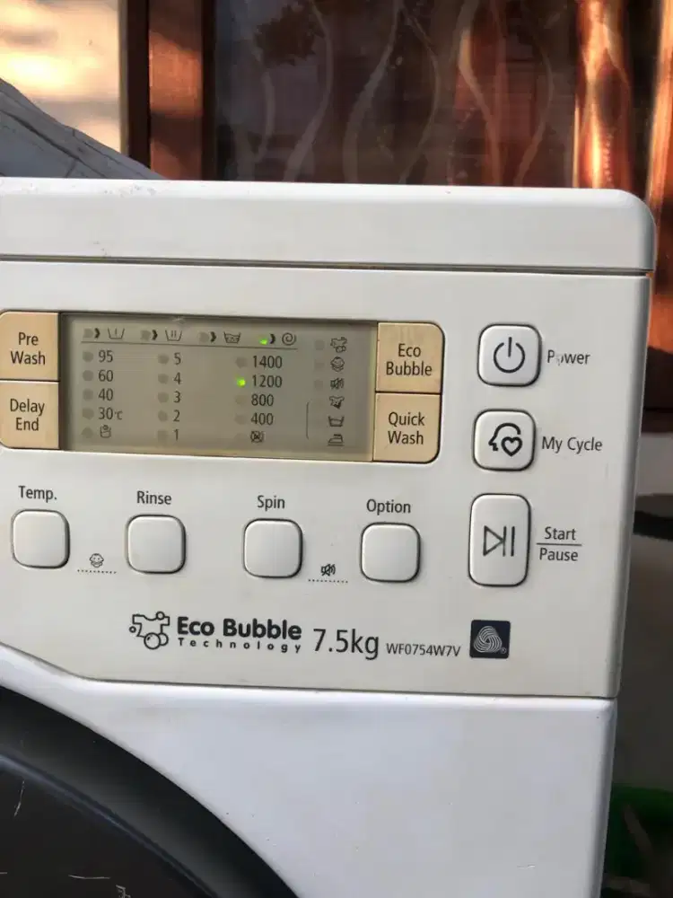 Mesin cuci Frontloading Samsung 7,5 kg ecobubble WF0754W7V