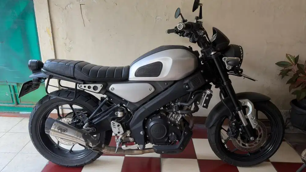 Motor Yamaha XSR 155 Tahun 2023 NIK 2022 Silver