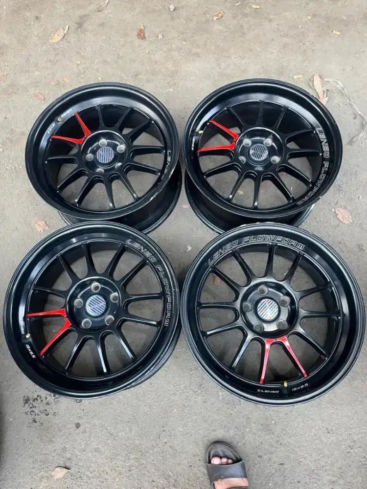 Lenso venom 5 ring 18x8,5 pcd 5x114,3 ET 35 original Made in Thailand