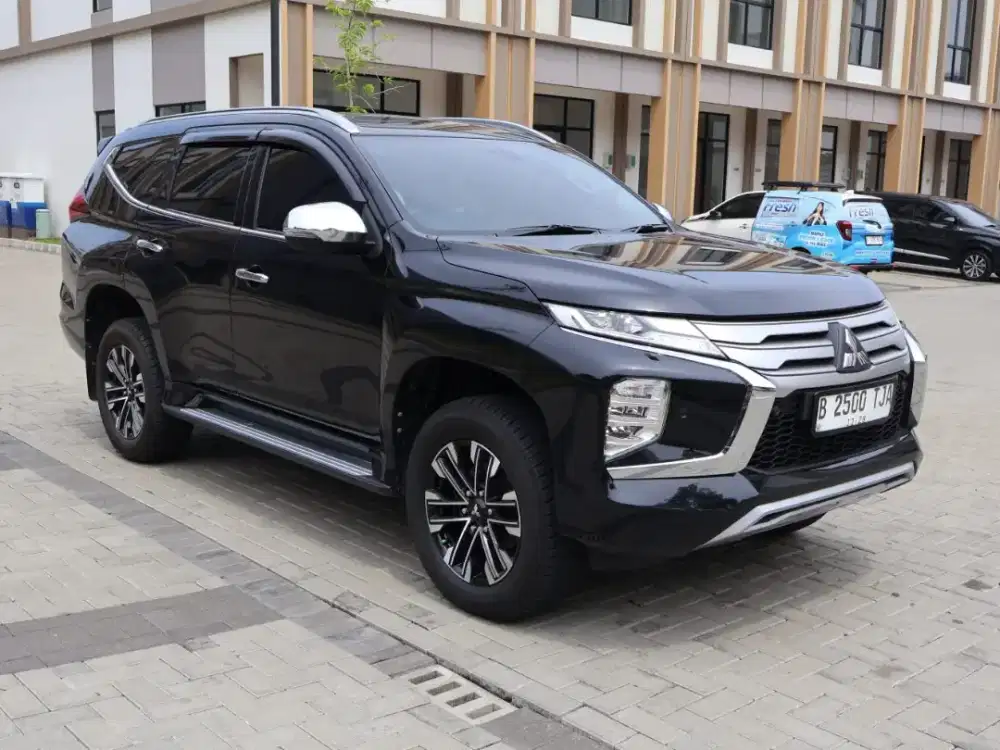 Pajero Dakar 2023 Hitam