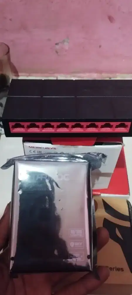 Desktop switch 8 port100mbps merek mercuys