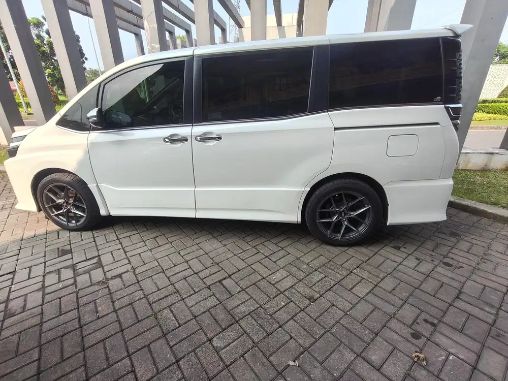 Toyota Voxy 2018 Bensin JUAL BU CASH KERAS DIBAWAH HARGA JUALAN NORMAL