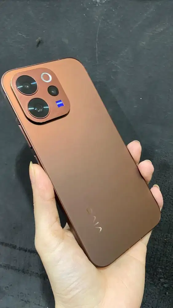 Vivo v70 5G 12/256 like new