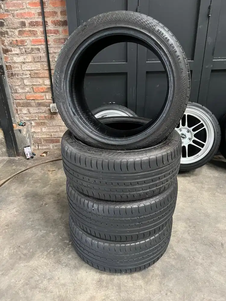Ban accelera 225/45 R18