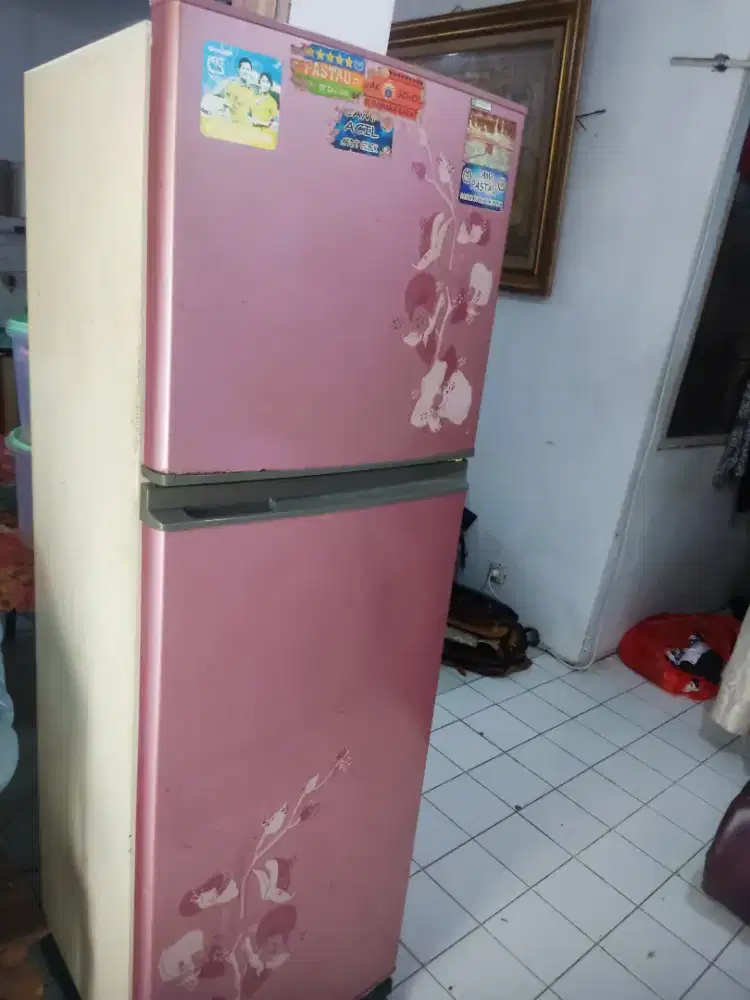 Kulkas Sharp 2 pintu di Ciledug