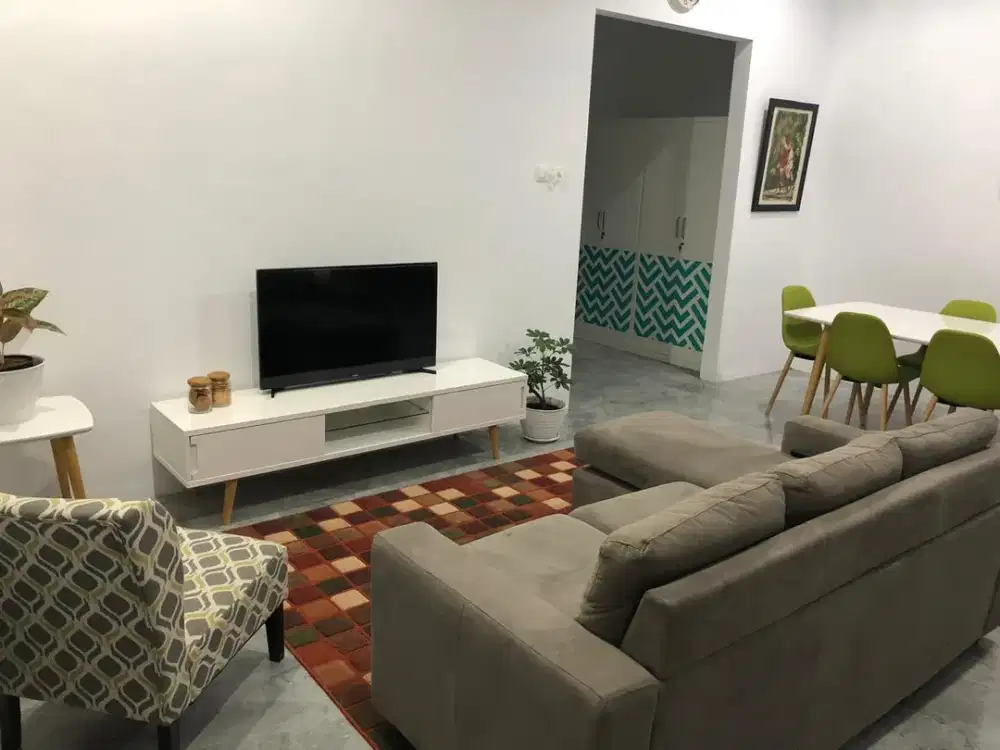 Rumah Cantik dan terawat Full Furnish nyaman di sayap Setraduta