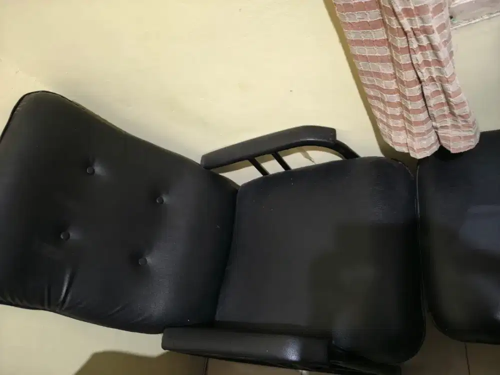 Kursi lipat hitam