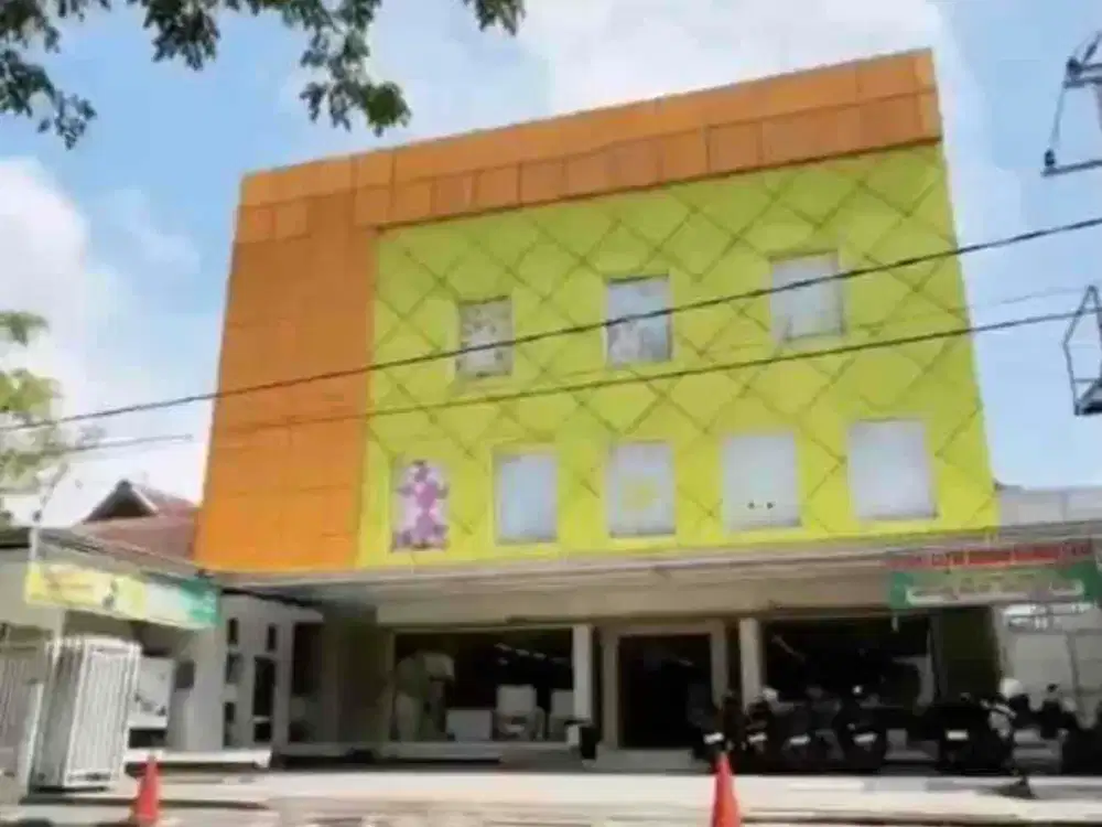 Jual Toko 3 lantai di jalan Raya Nganjuk