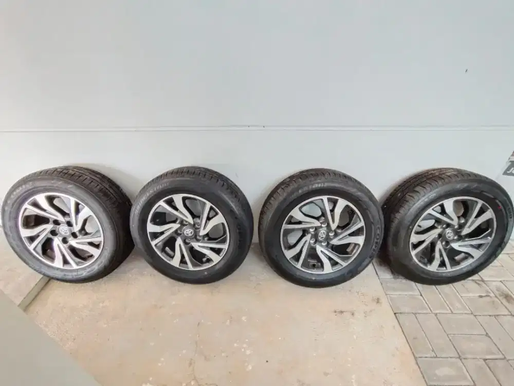 Ban Velg R16 Ori Innova G Facelift 2025 Kondisi 99%