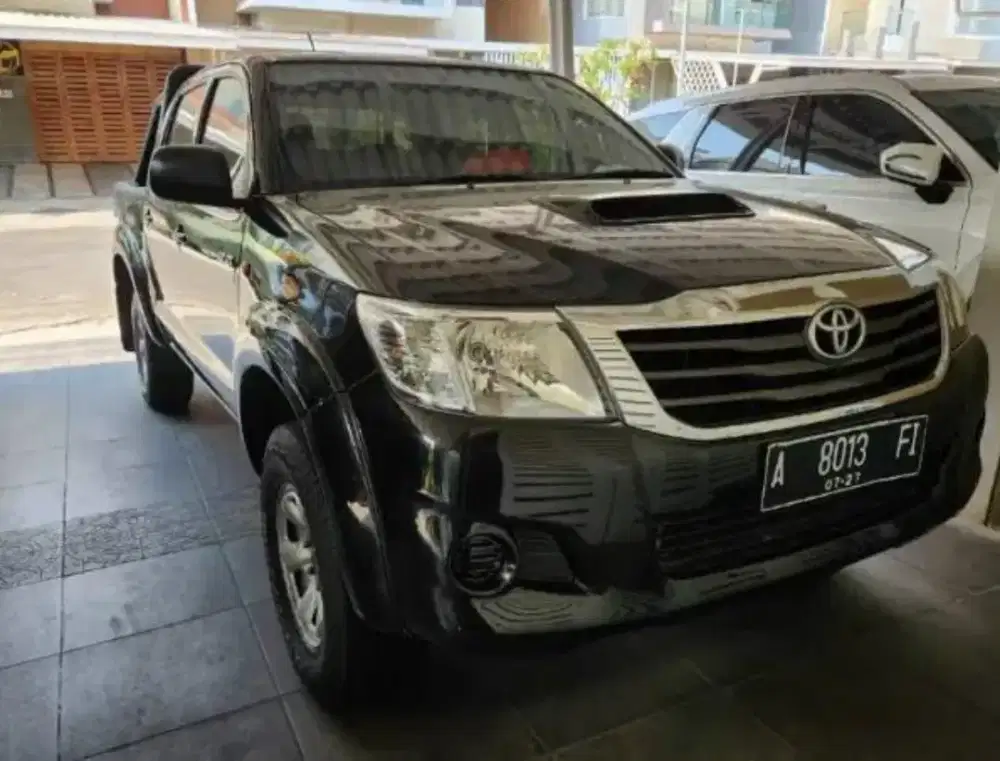Dijual toyota hilux DC 4x4 tahun 2012