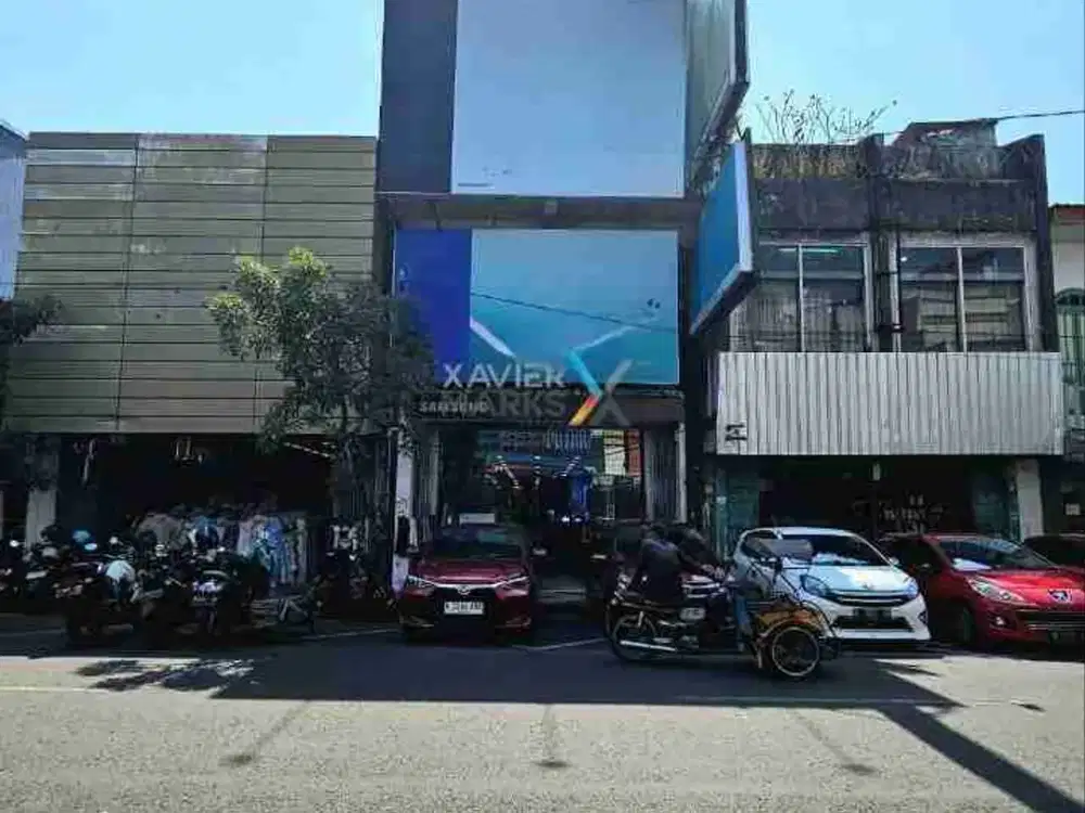 ruang usaha di poros jalan pasar besar klojen malang