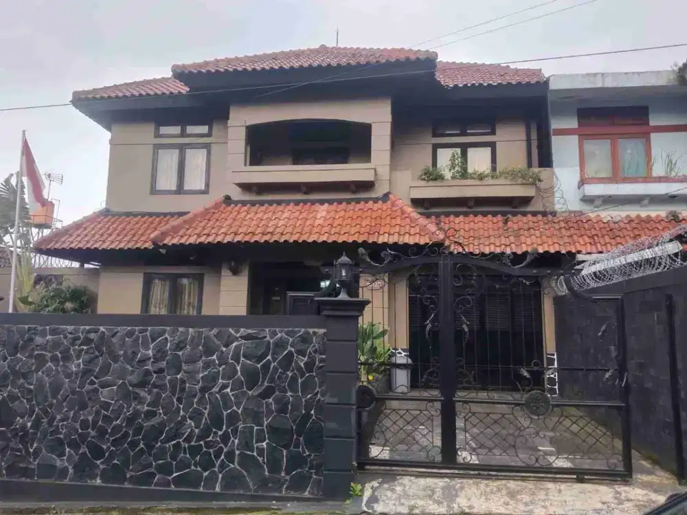 dijual rumah/ villa siap pakai di Cipanas Cianjur Jawa Barat