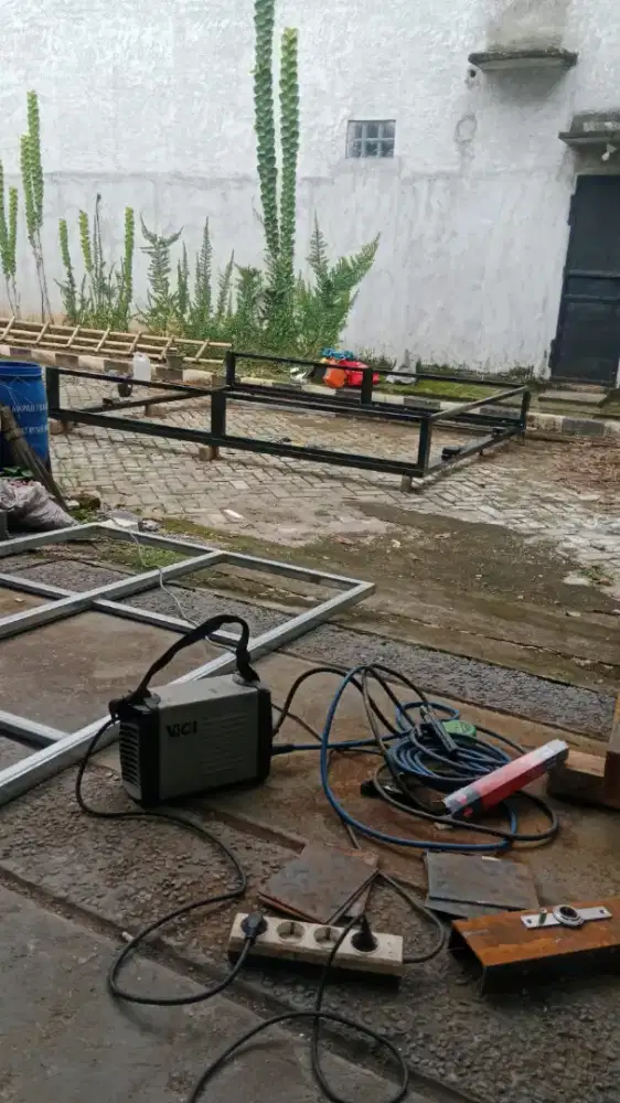 Jasa arsitektur, konstruksi dan pengelasan