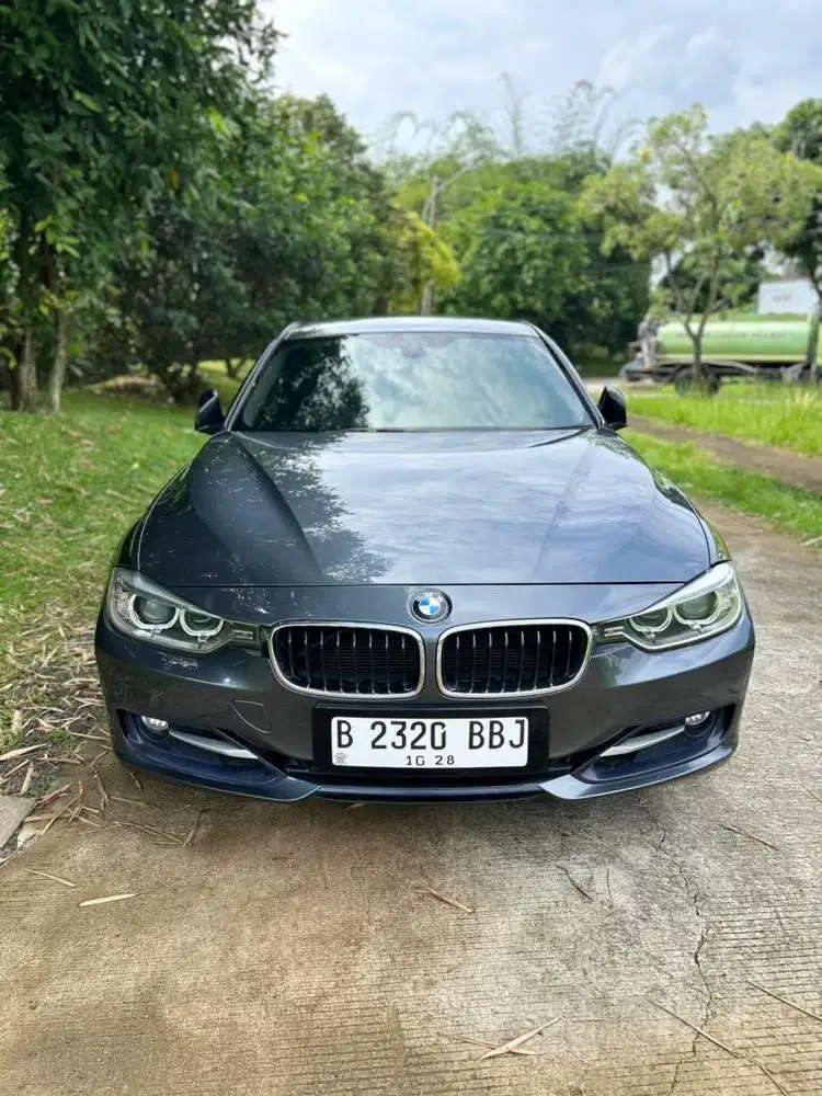 BMW F30 320i Sport 2013