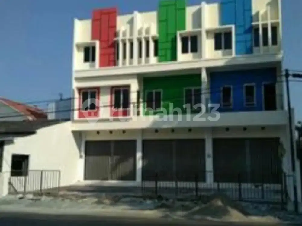 Dijual Ruko Bagus Strategis 3 Lantai Lokasi Banjarsari,Solo Luas 72m2