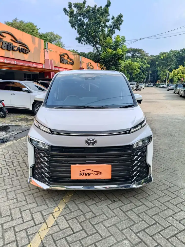 Voxy 2.0 at TSS 2022 Putih,KM 15rb