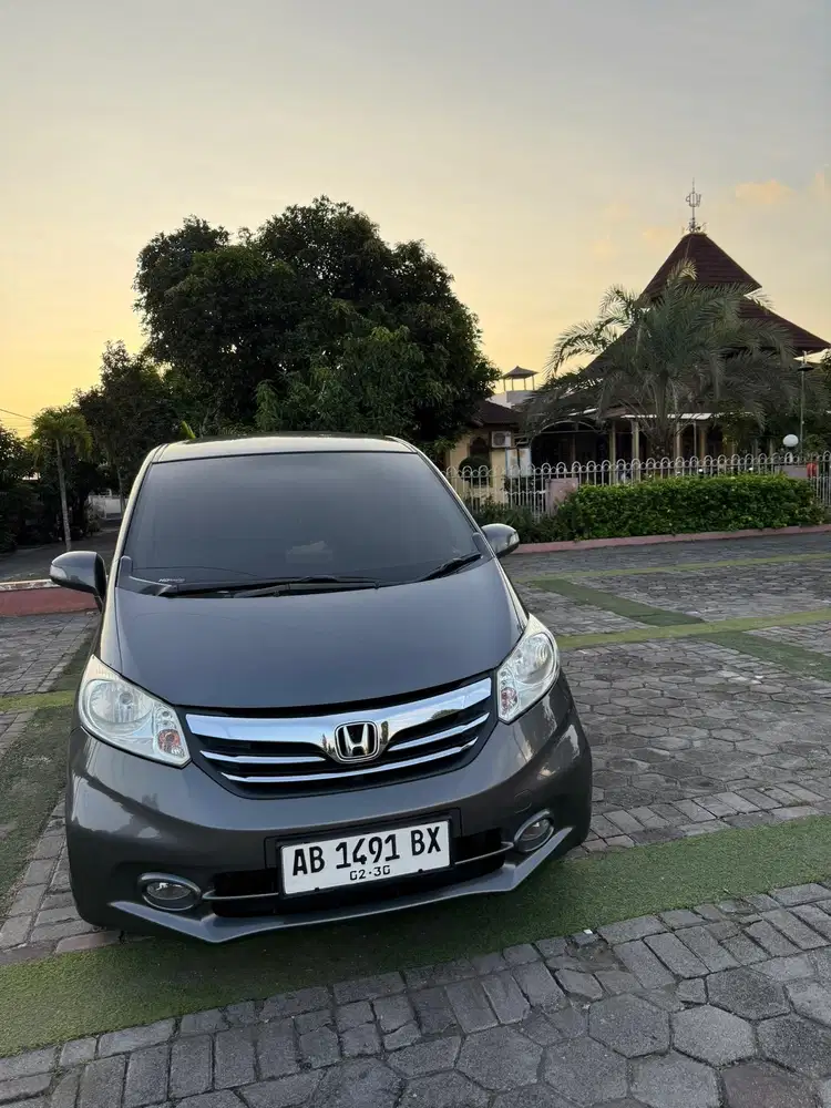 Dijual Honda Freed PSD matic 2013