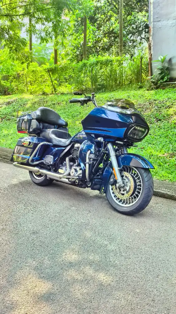 Harley Davidson Road Glide Ultra Rare Color