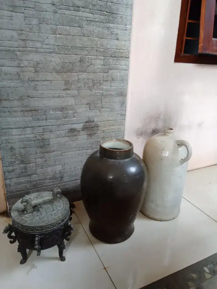 Guci lawas dan Kuningan