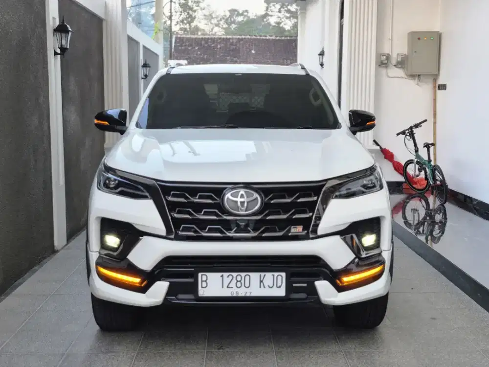 TOYOTA FORTUNER GR SPORT 2.8AT