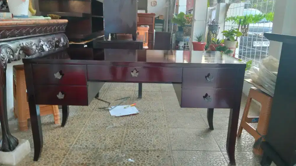 Meja Belajar ,kantor ex kedutaan Cadada