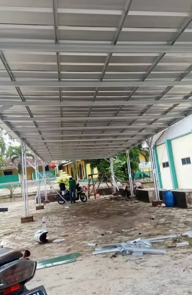 Kanopi baja ringan dan garasi