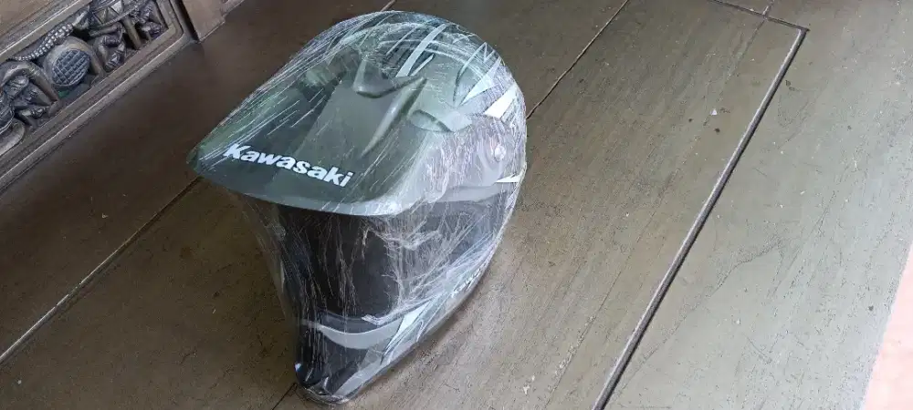 Helm bawaan Kawasaki KLX