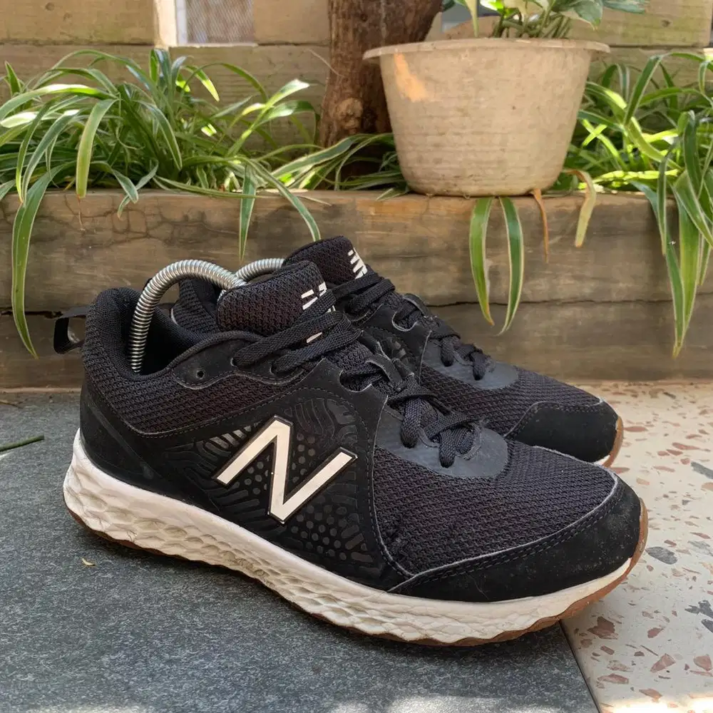 Sepatu Nb 300 running size 42