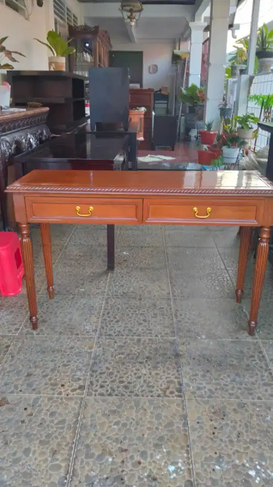 Meja consul ex kedutaan Amirika