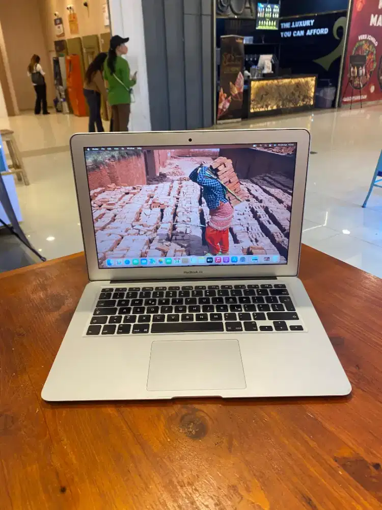 Macbook Air 13 inch , early 2015