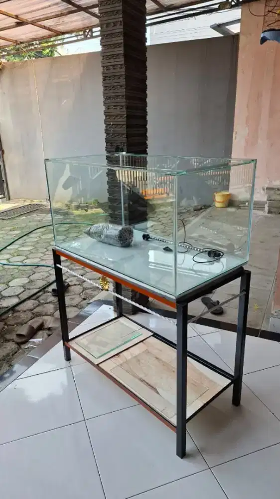 Akuarium rak lampu pasir