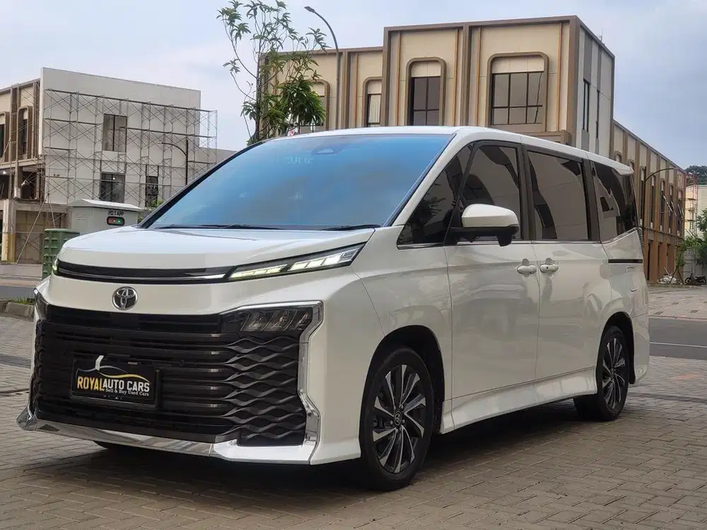 Toyota Voxy 2.0 AT 2022.