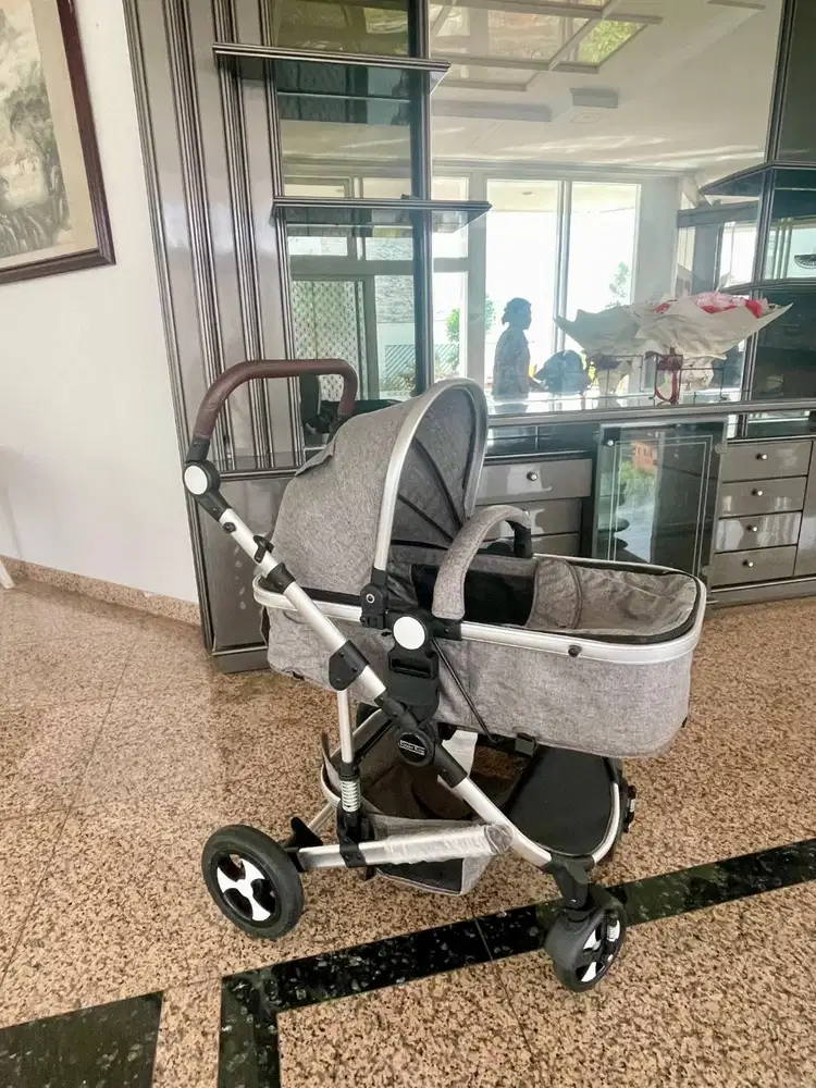 SECOND Dorongan Bayi Stroller Bayi Preveloved Like New Desain Baby