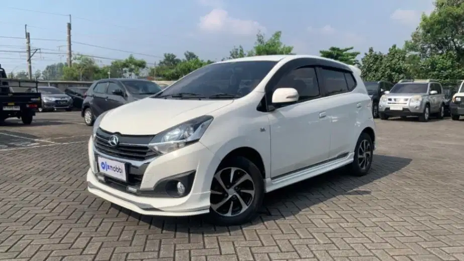 DP Rendah Ayla 1.2 R Deluxe Bensin-AT 2017 UFF